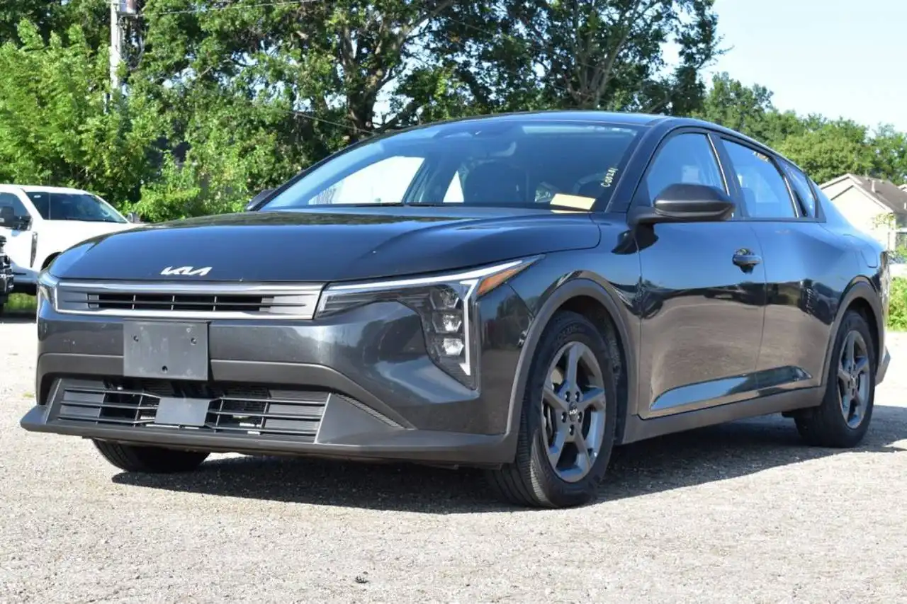 2025 Kia K4 LXS AT's photo