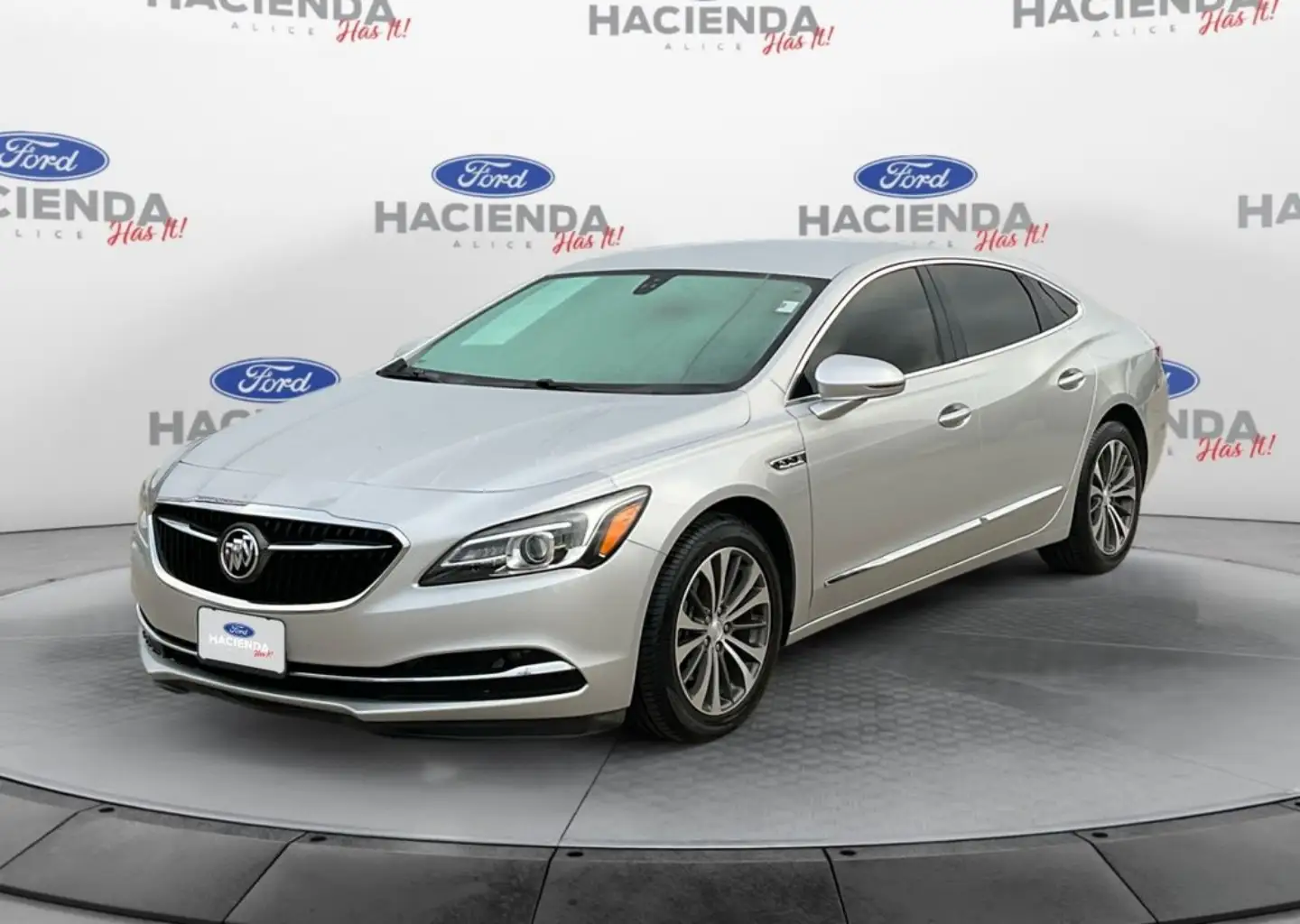 2017 Buick LaCrosse Essence photo 1