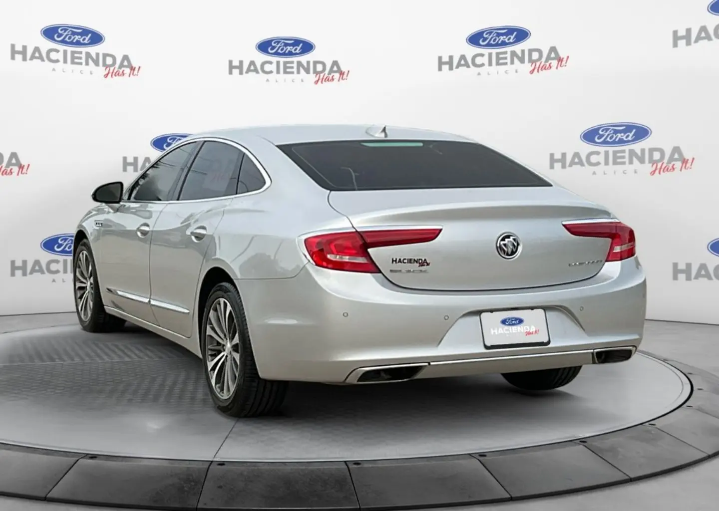 2017 Buick LaCrosse Essence photo 3