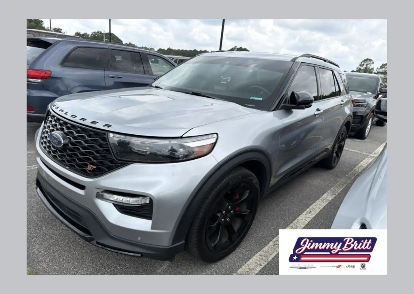 2023 Ford Explorer ST's photo