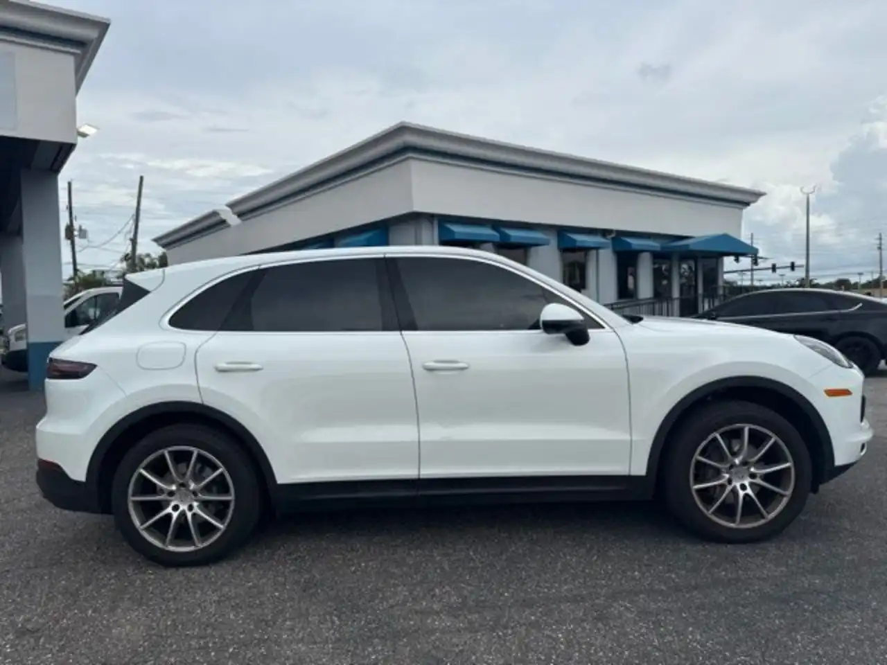 2019 Porsche Cayenne Base's photo