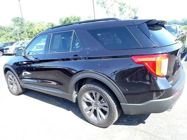 2024 Ford Explorer XLT 4WD photo 4