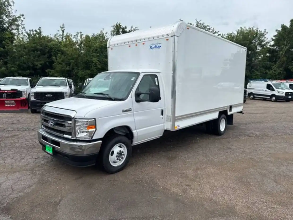 2027 Ford E-Series DRW E-450 Super Duty 176 in WB's photo