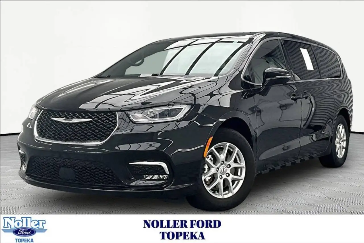 2025 Chrysler Pacifica Select photo 1