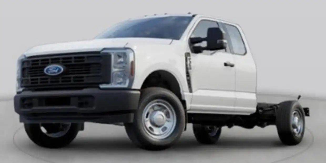 2027 Ford F-350 XL 4WD SuperCab DRW 168 in's photo
