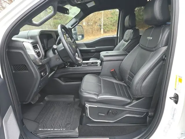 2025 Ford F-250 Platinum 4WD Crew Cab 160 in photo 4