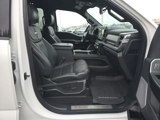 2025 Ford F-250 Platinum 4WD Crew Cab 160 in photo 5