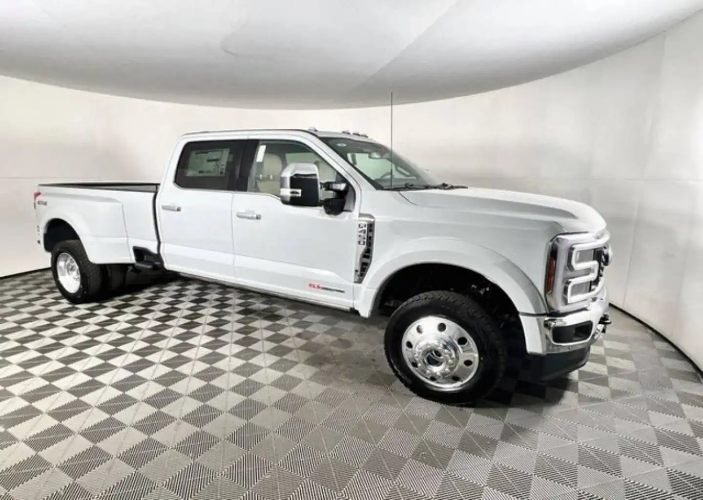 2026 Ford F-450 Lariat 4WD Crew Cab DRW 8' Box's photo