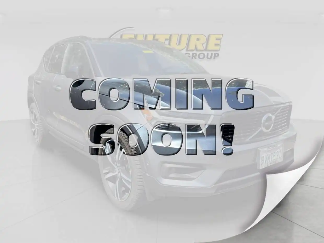 2019 Volvo XC40 T4 R-Design's photo