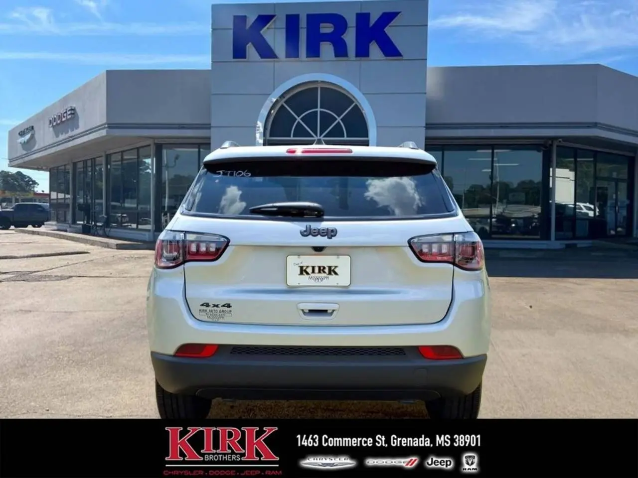 2026 Jeep Compass Latitude Altitude 4WD photo 3