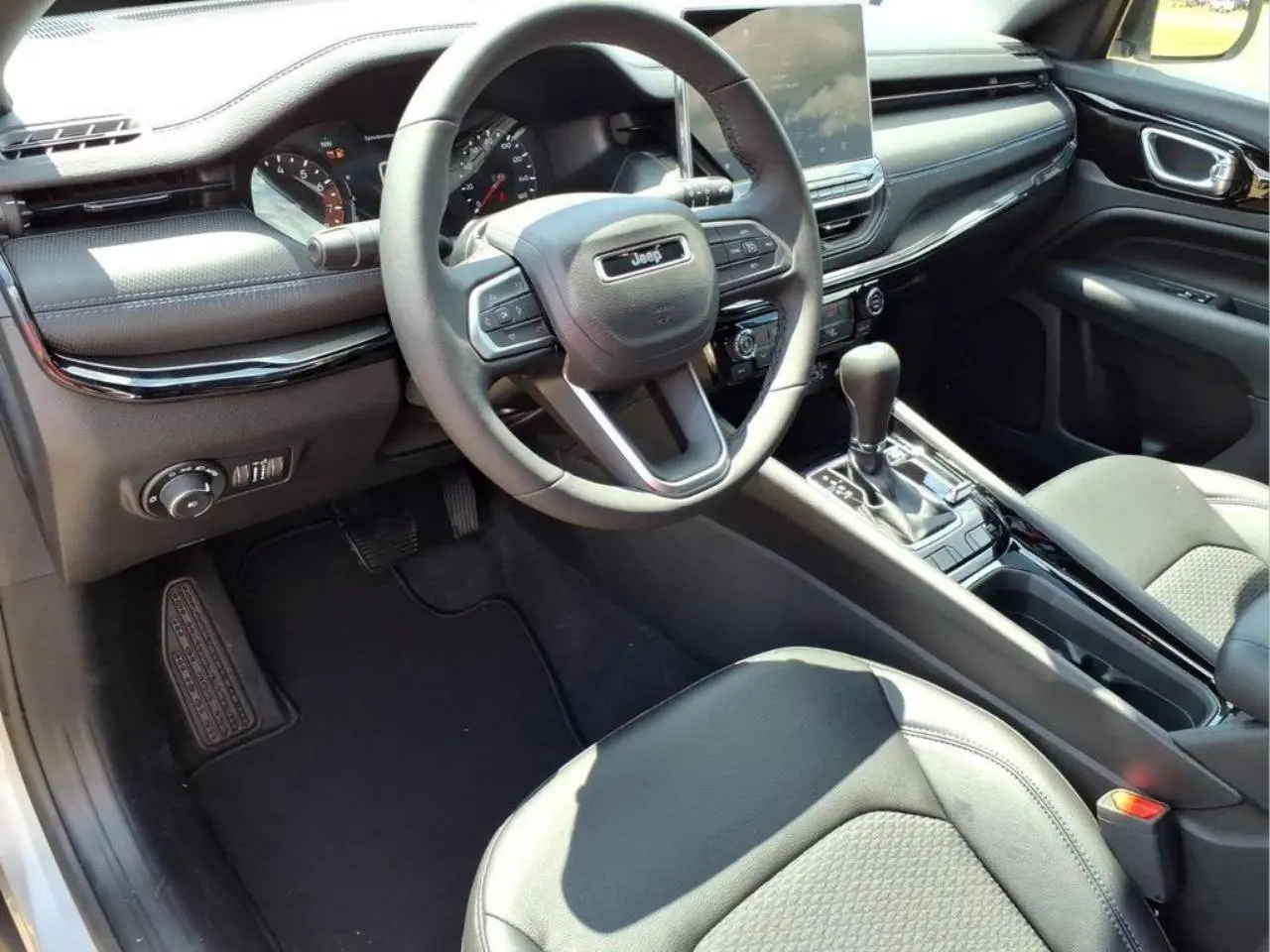 2026 Jeep Compass Latitude Altitude 4WD photo 5