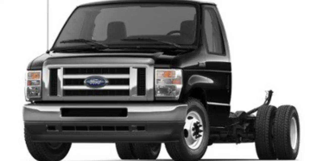 2027 Ford E-Series DRW E-450 Super Duty 176 in WB's photo