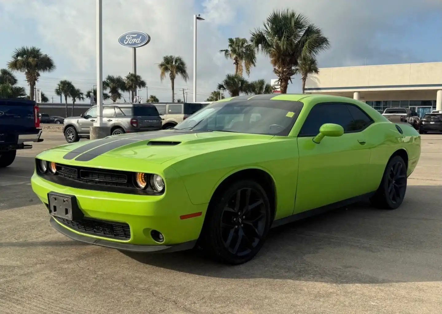 2019 Dodge Challenger SXT Auto's photo