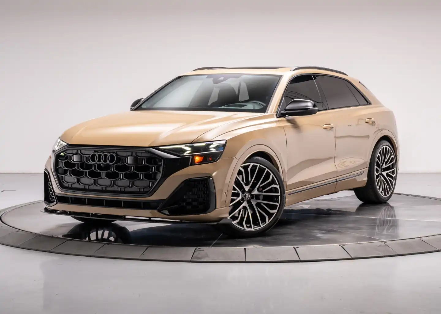 2024 Audi SQ8 Prestige's photo