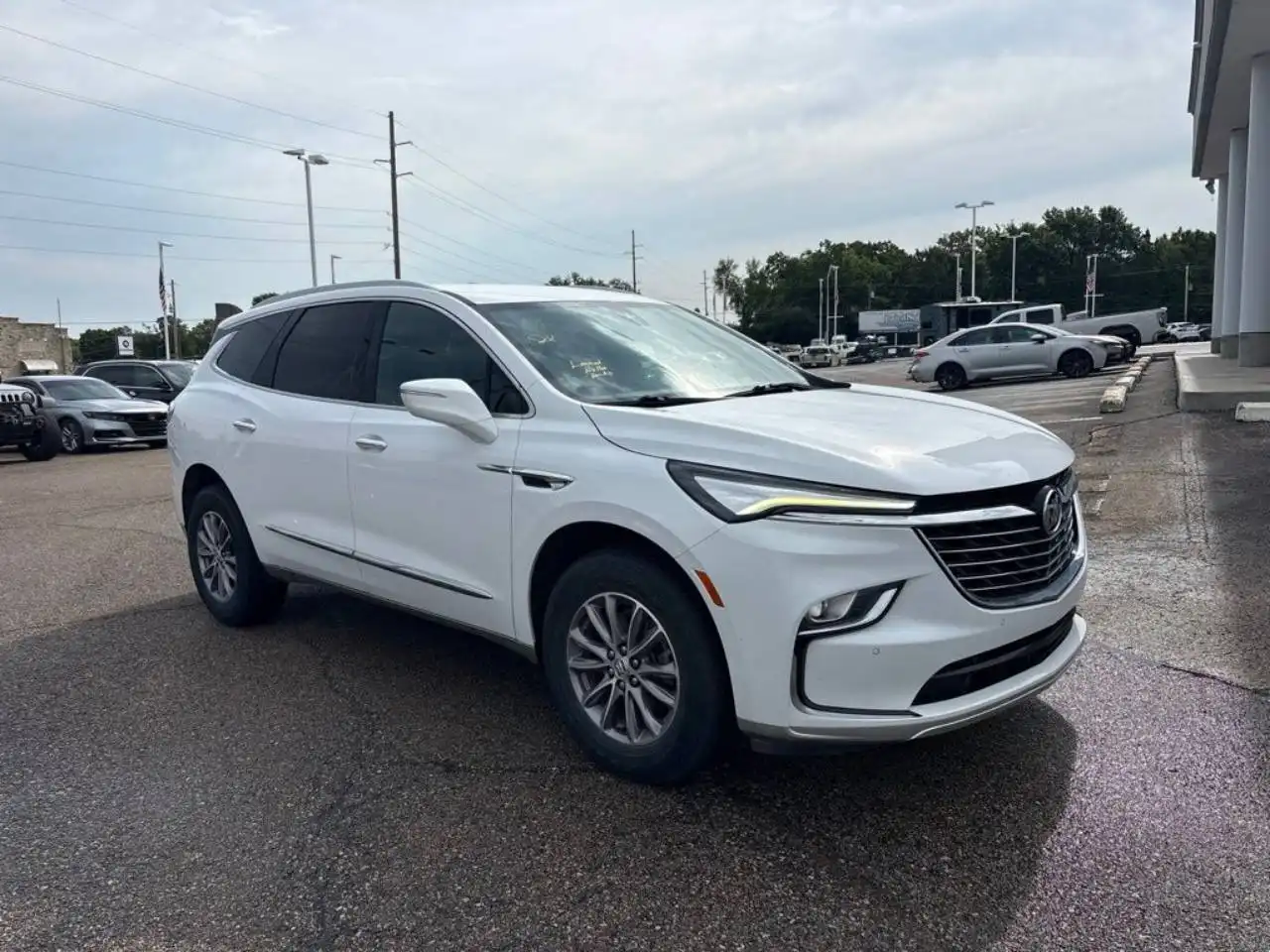 2023 Buick Enclave Essence's photo