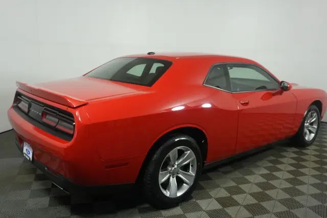 2021 Dodge Challenger SXT Auto photo 3