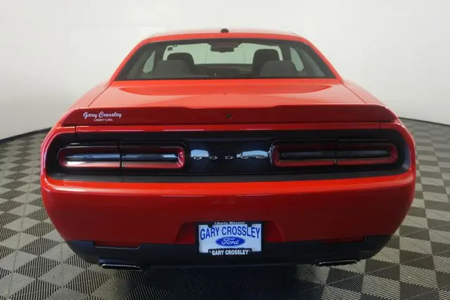 2021 Dodge Challenger SXT Auto photo 4