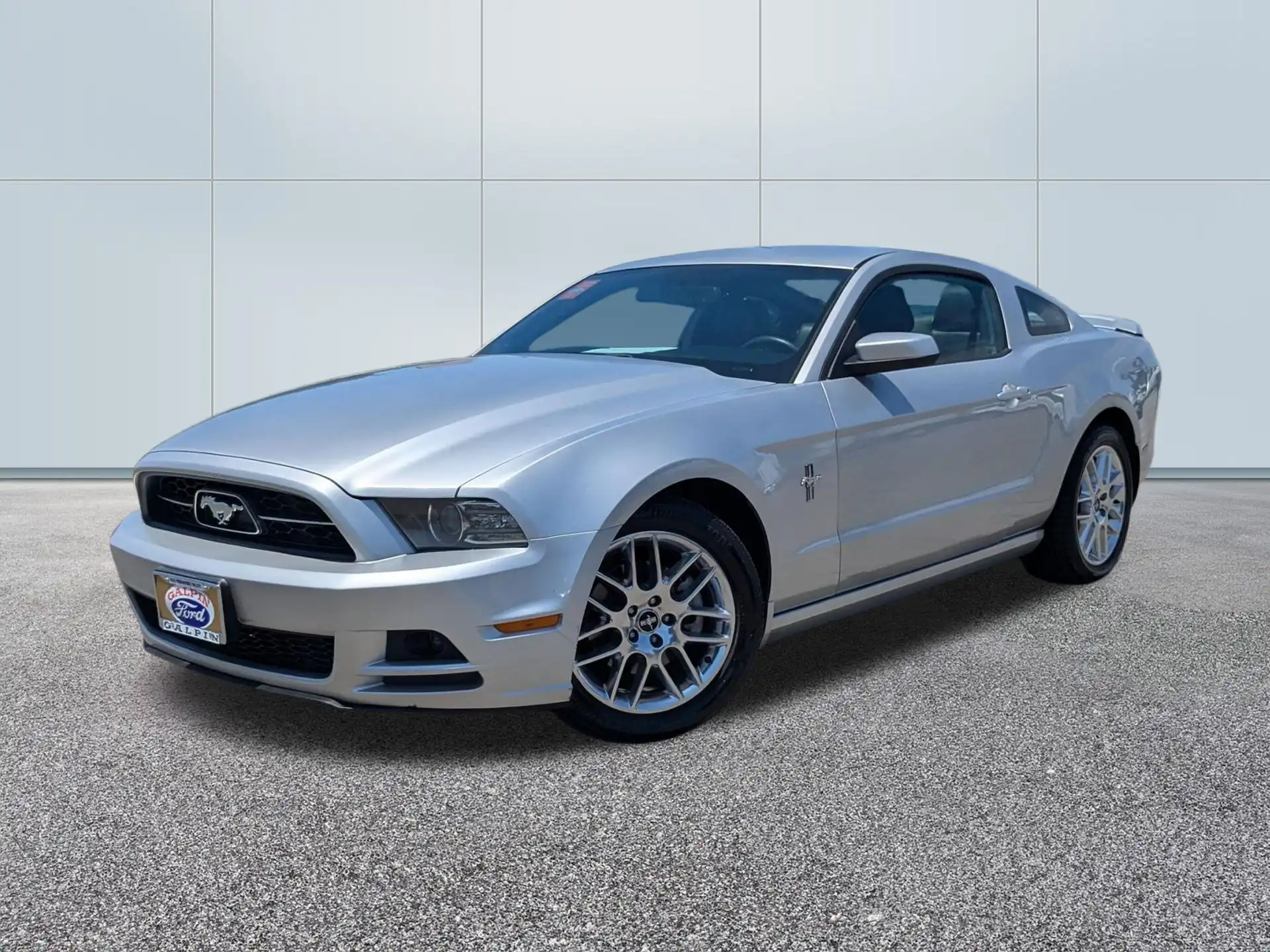 2014 Ford Mustang V6 Premium's photo