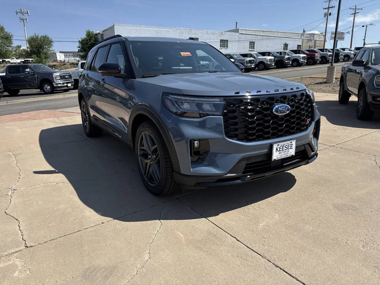 2026 Ford Explorer ST 4WD photo 3