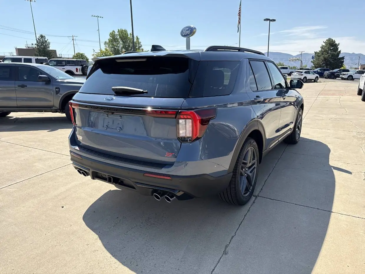 2026 Ford Explorer ST 4WD photo 5