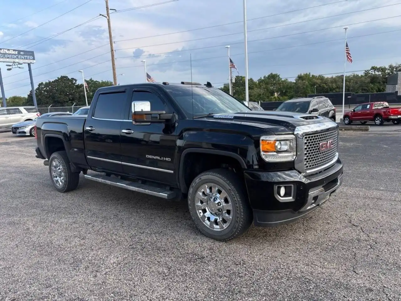 2017 GMC Sierra 4WD Crew Cab Standard Box Denali's photo
