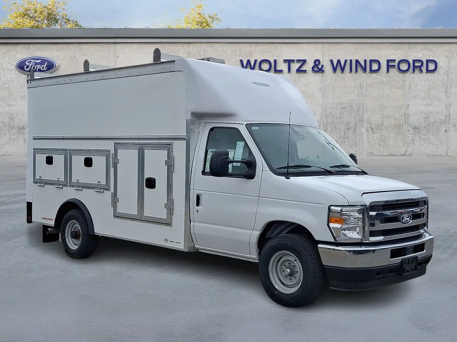 2027 Ford E-Series SRW E-350 Super Duty 158 in WB's photo