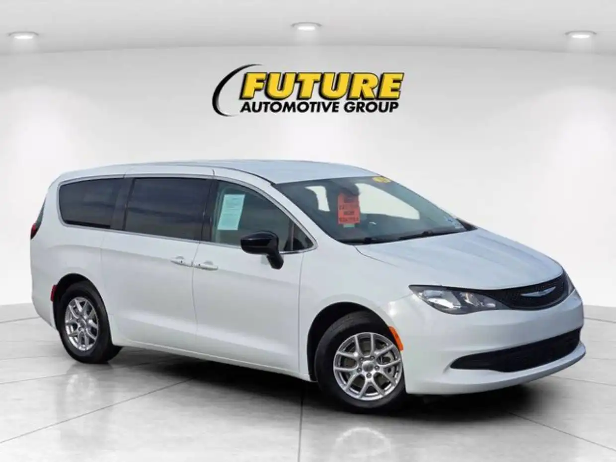 2024 Chrysler Voyager LX's photo