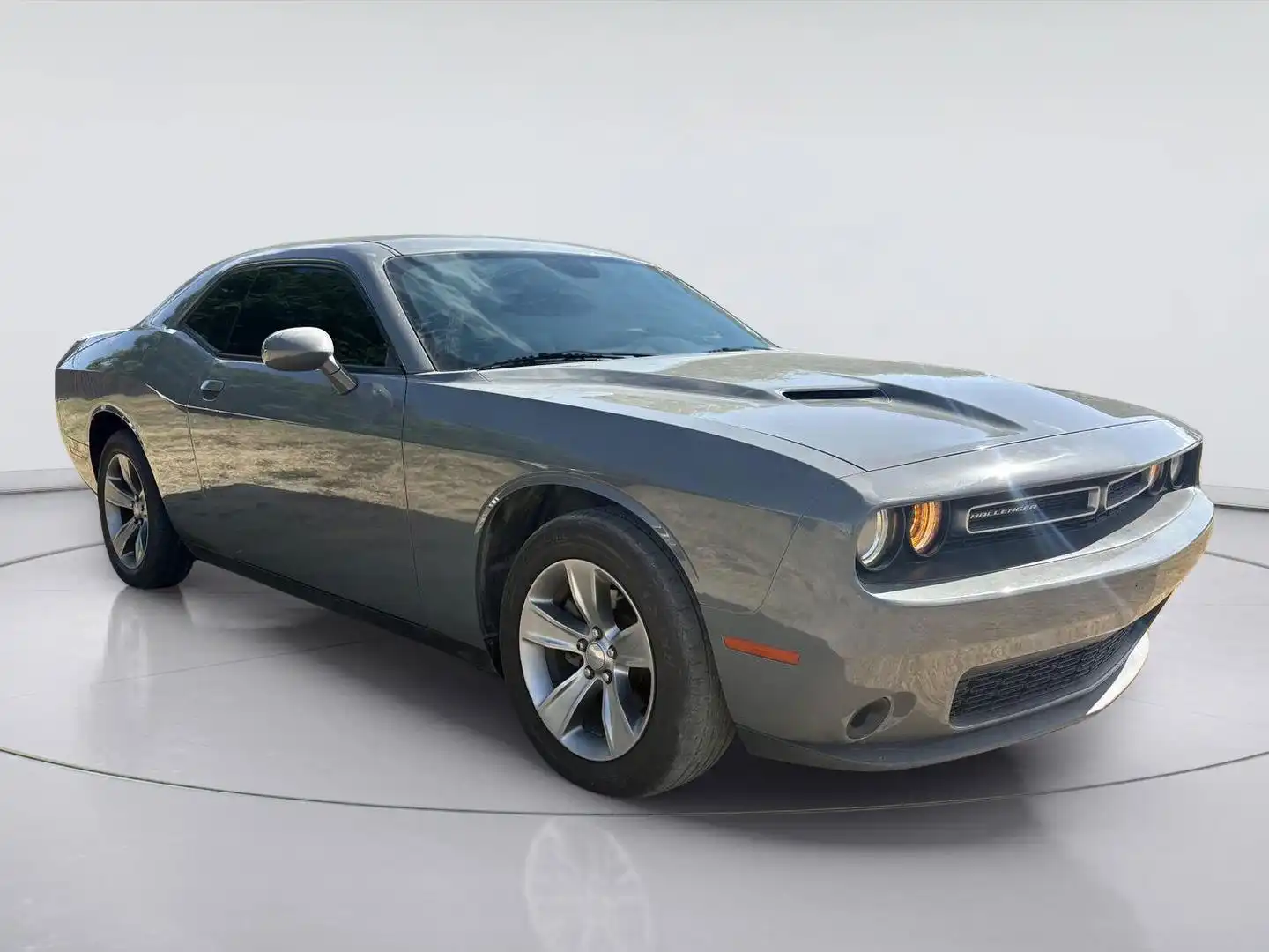 2019 Dodge Challenger SXT Auto's photo