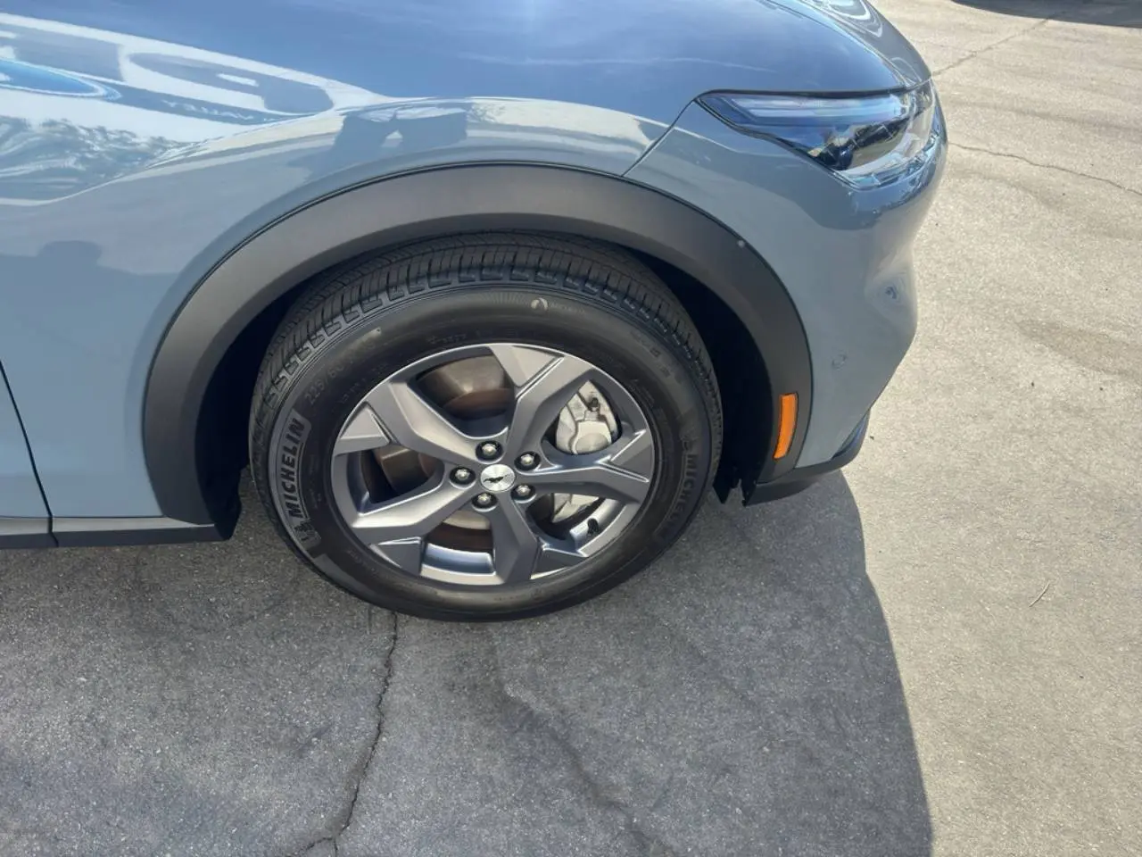 2023 Ford Mustang-Mach-e Select photo 5