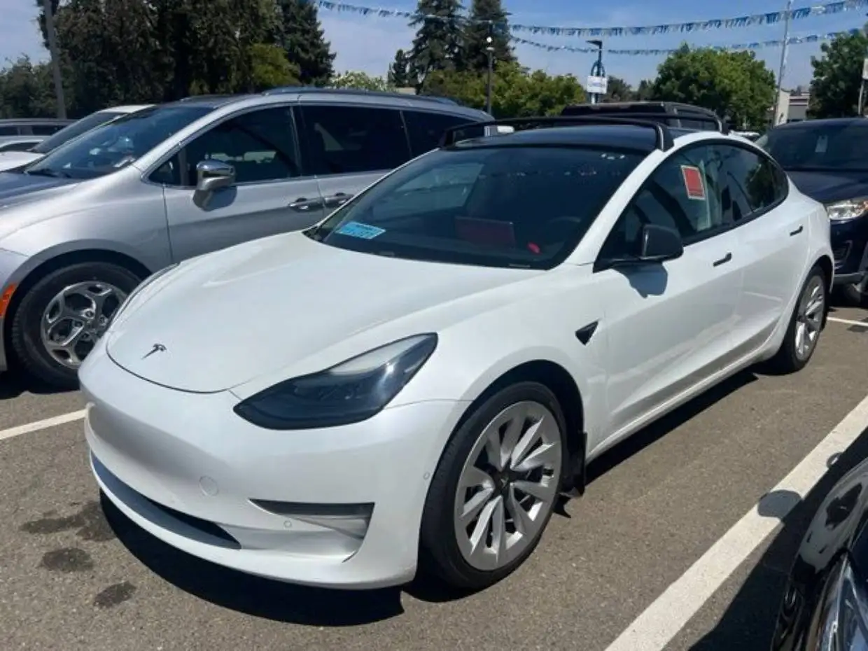2021 Tesla Model 3 Standard Range Plus's photo