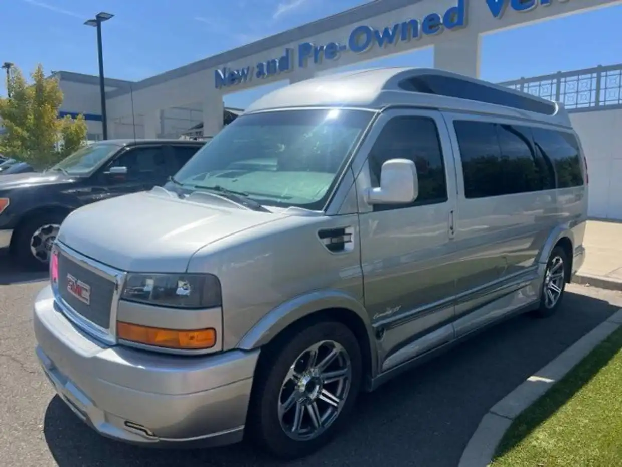 2016 GMC Savana 2500's photo