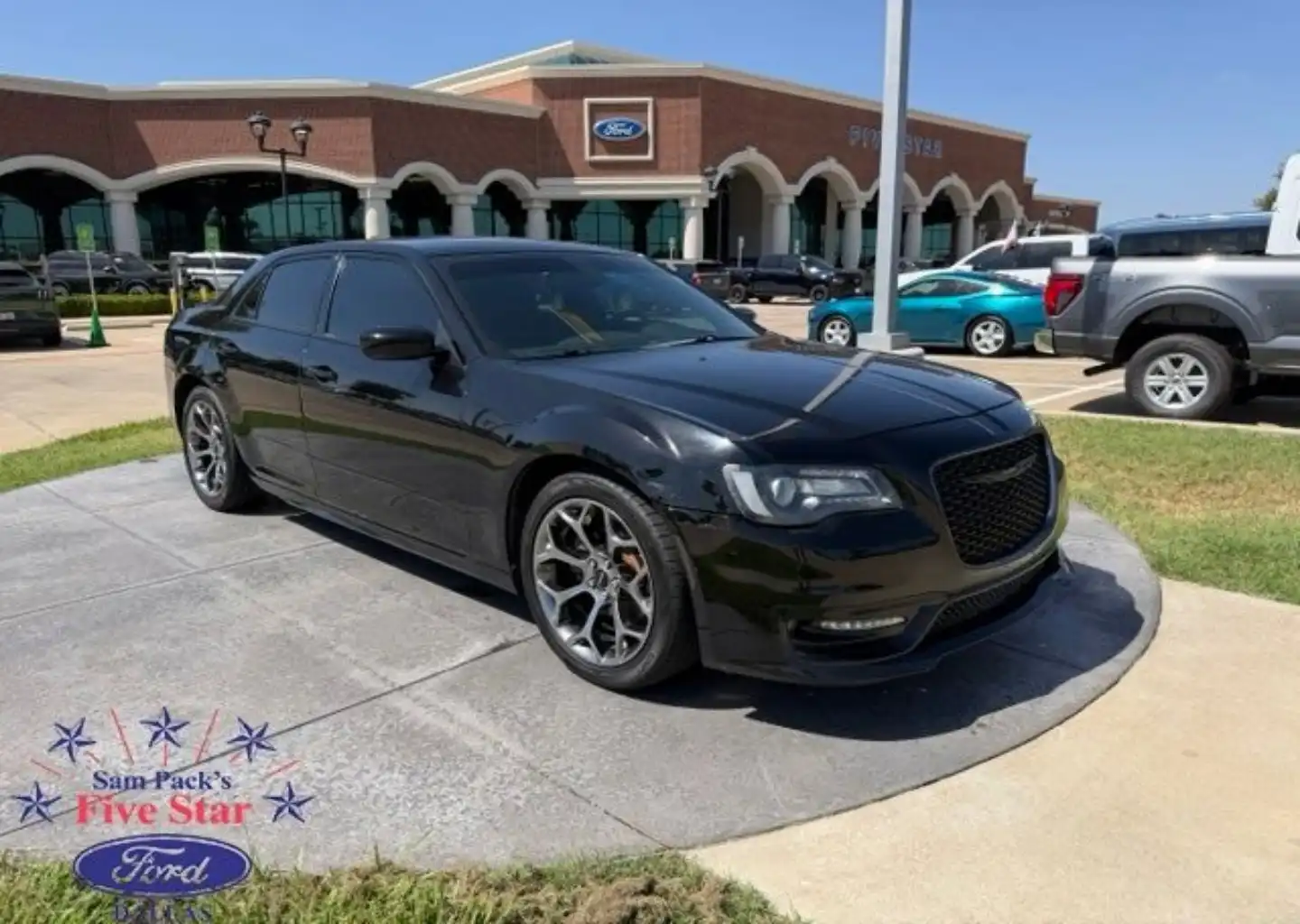 2018 Chrysler 300 S's photo