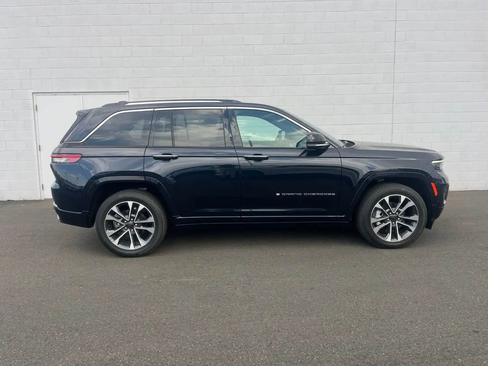 2024 Jeep Grand Cherokee Overland 4x4's photo