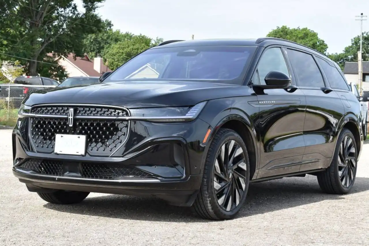 2024 Lincoln Nautilus Reserve AWD's photo