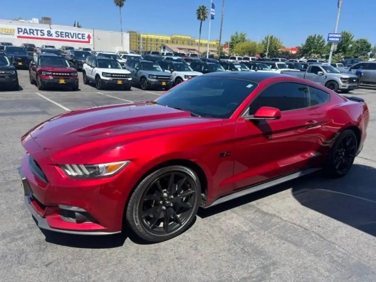 2017 Ford Mustang GT Coupe Premium's photo