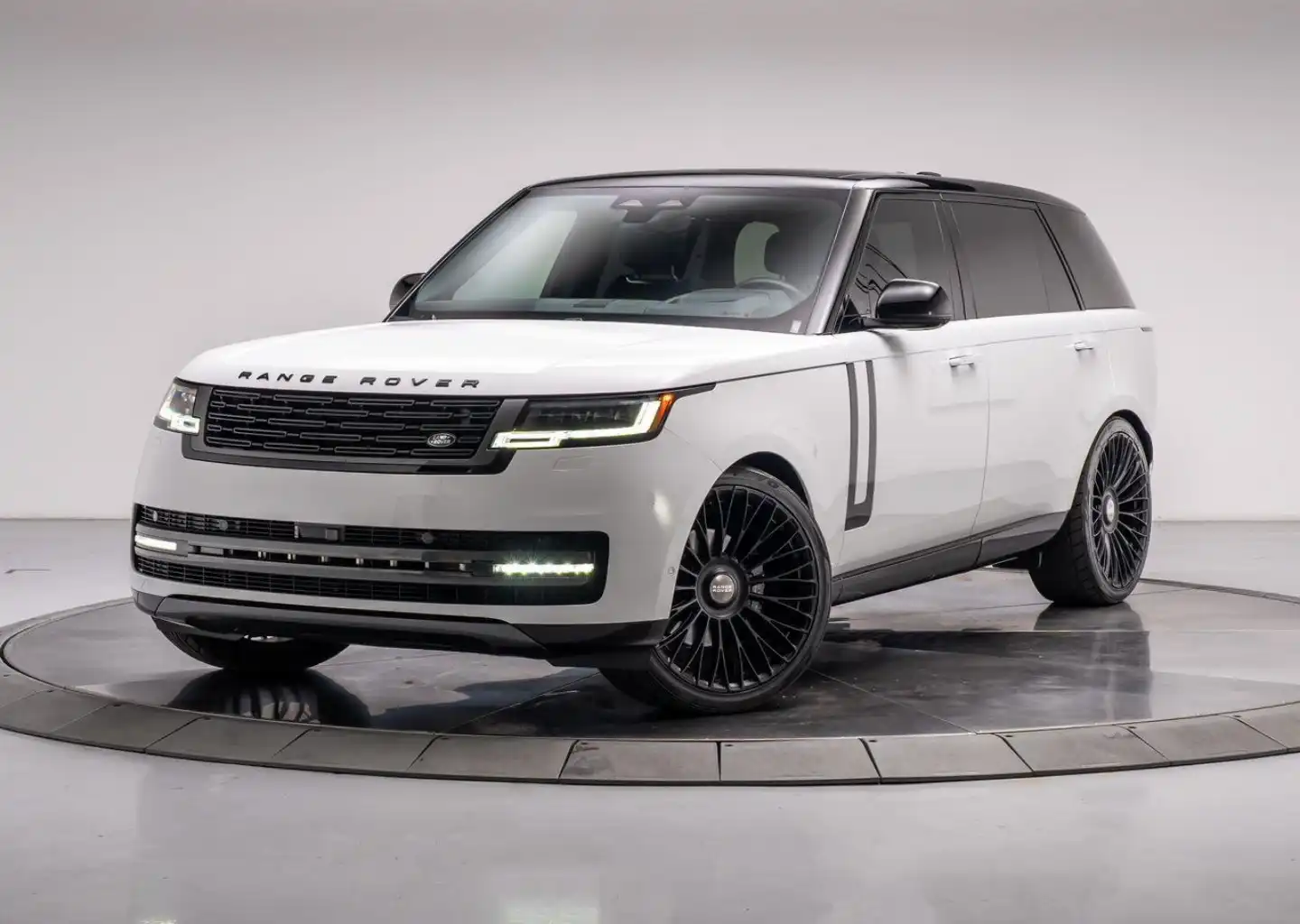 2025 Land Rover Range Rover 3.0 SE LWB 7's photo
