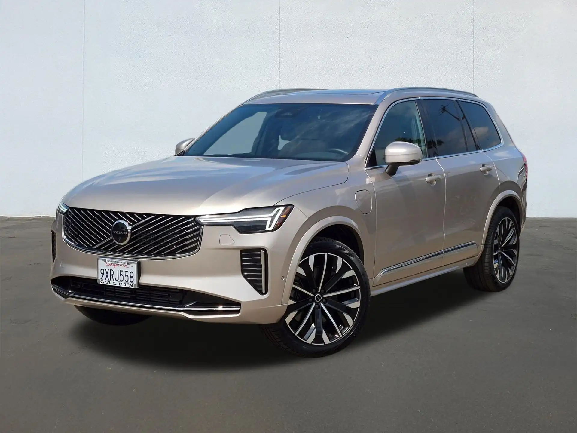 2026 Volvo XC90 T8 Recharge Plus Bright 7-Seat 4WD's photo
