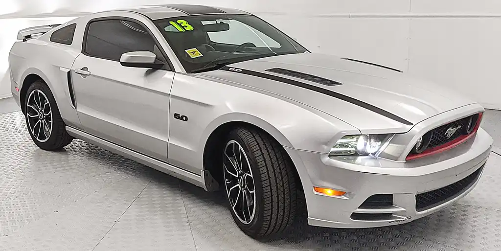 2013 Ford Mustang GT Premium's photo