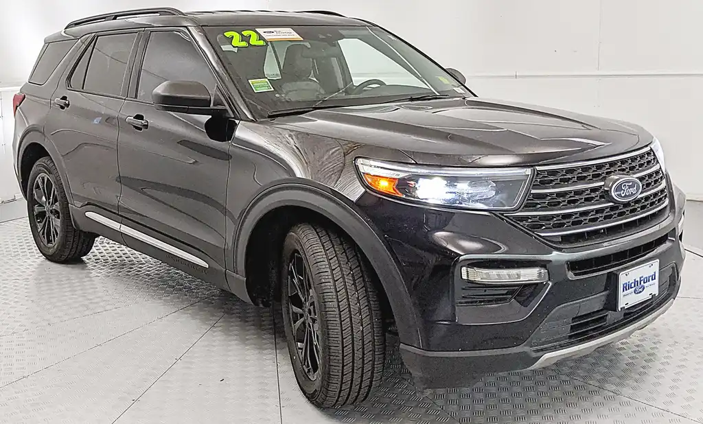 2022 Ford Explorer XLT 4WD's photo