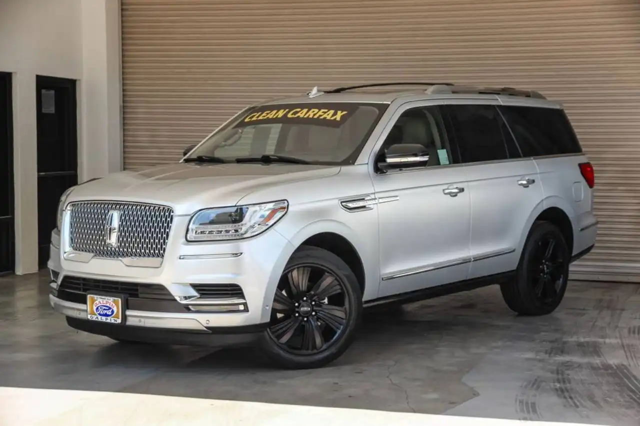 2019 Lincoln Navigator Select's photo