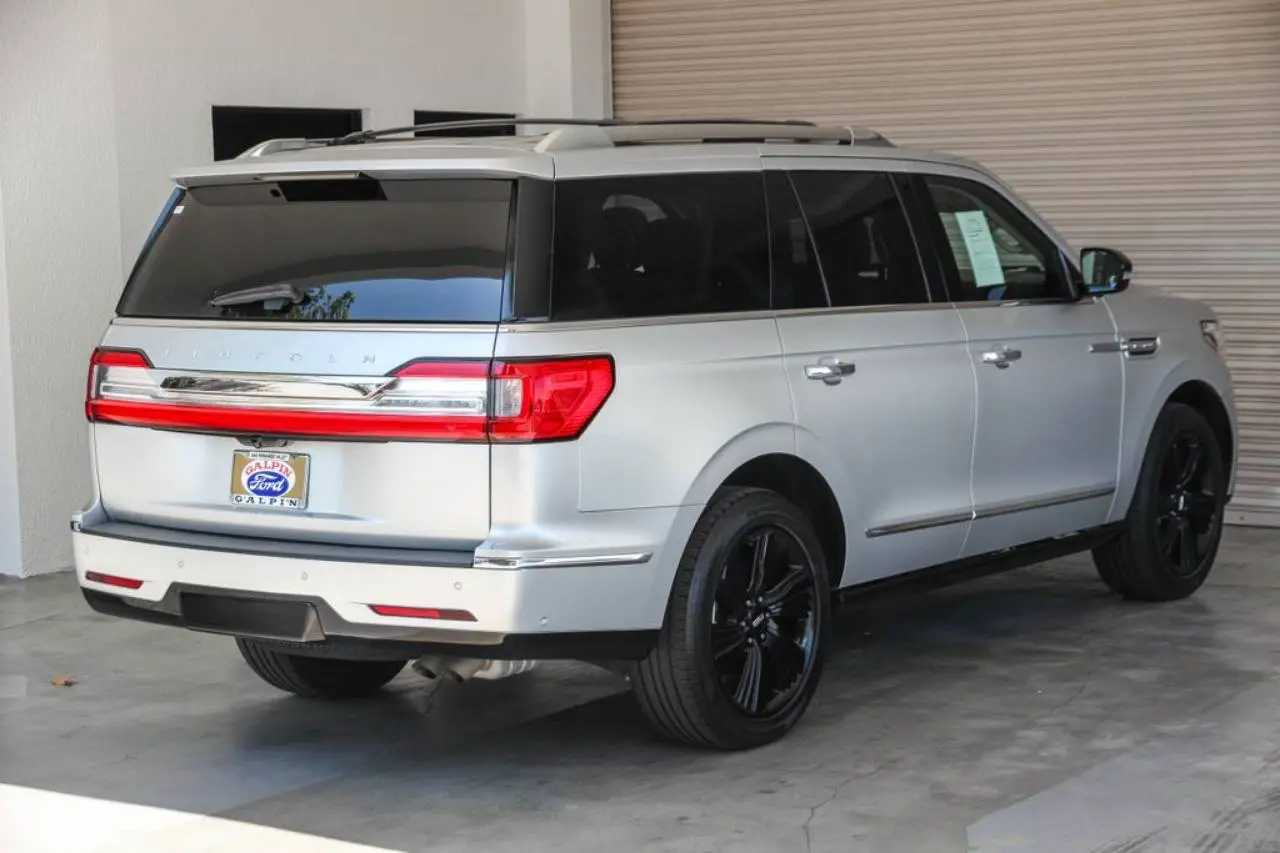 2019 Lincoln Navigator Select photo 4