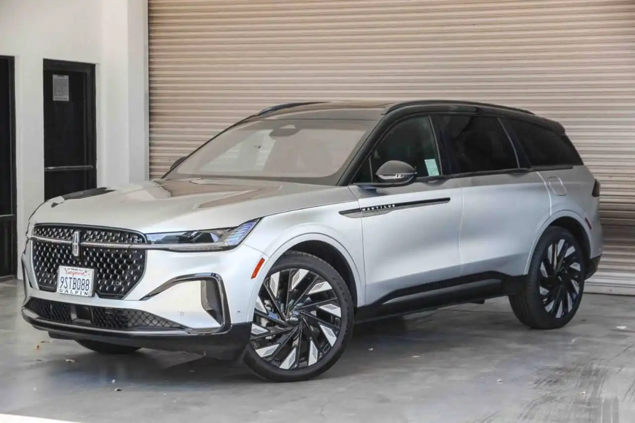 2024 Lincoln Nautilus Reserve AWD's photo