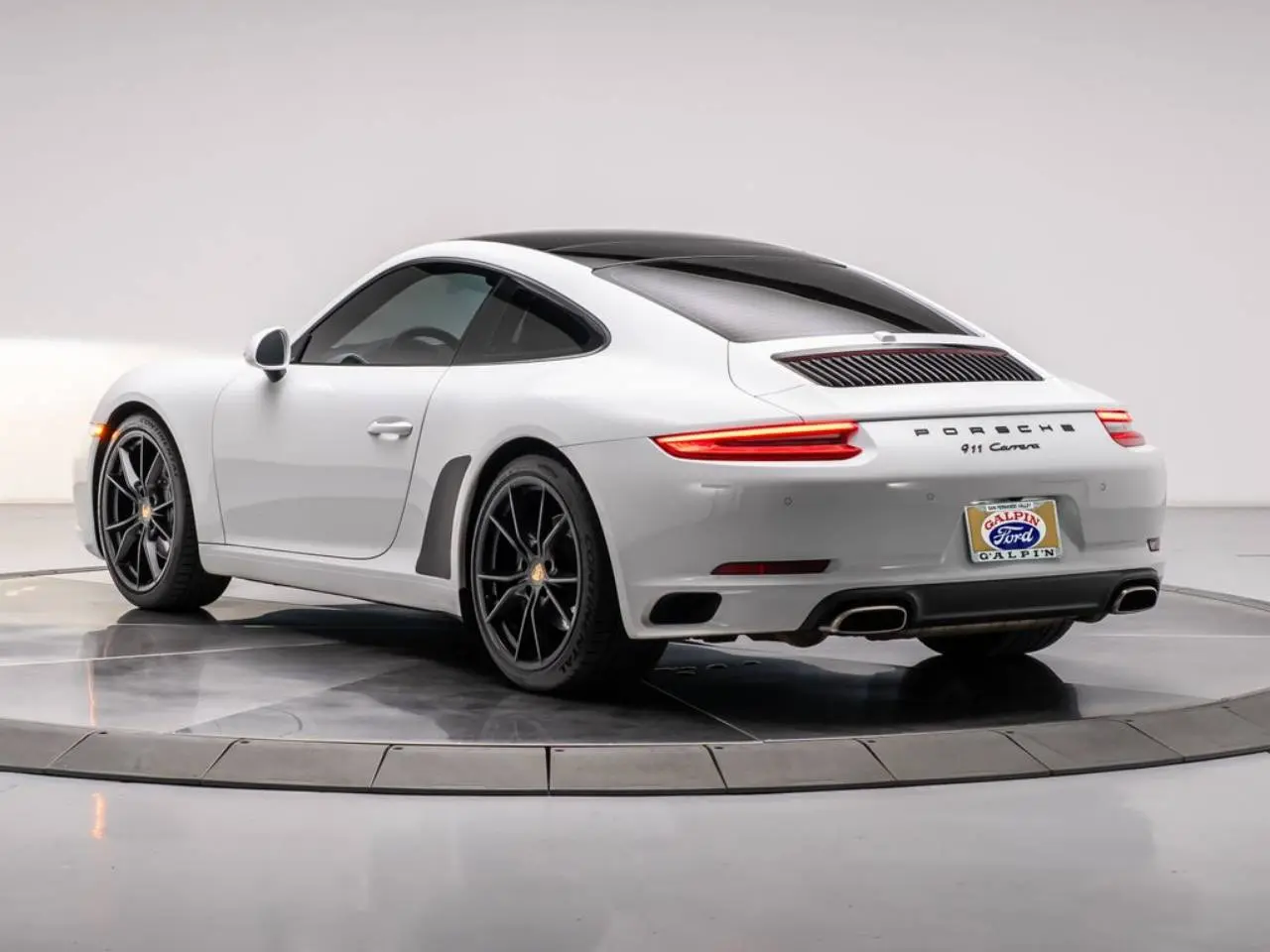 2018 Porsche 911 undefined photo 3