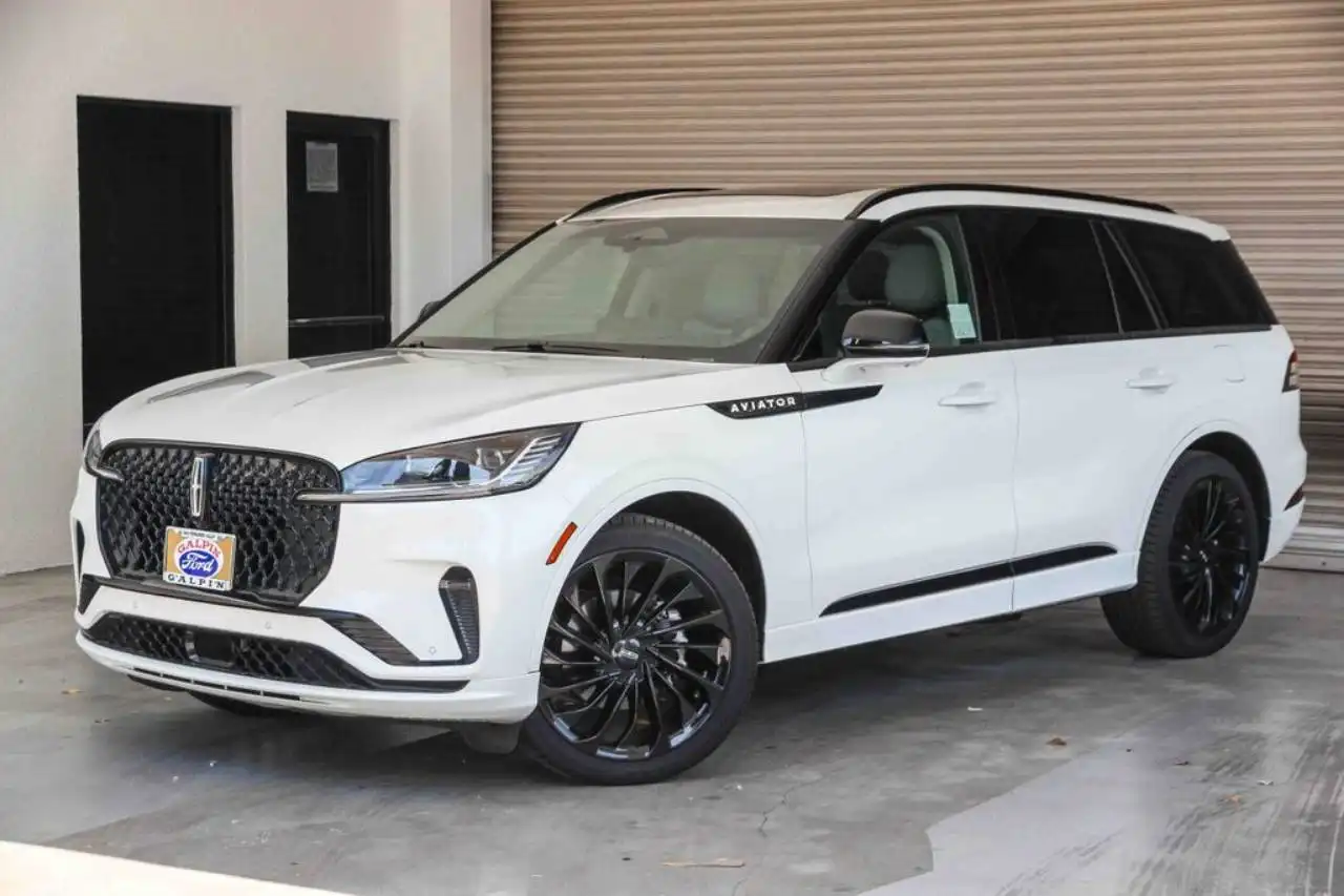 2025 Lincoln Aviator Reserve AWD's photo