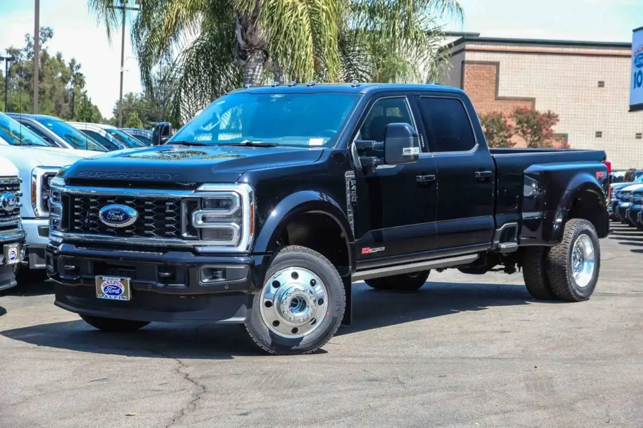 2026 Ford F-450 Platinum 4WD Crew Cab DRW 8' Box's photo
