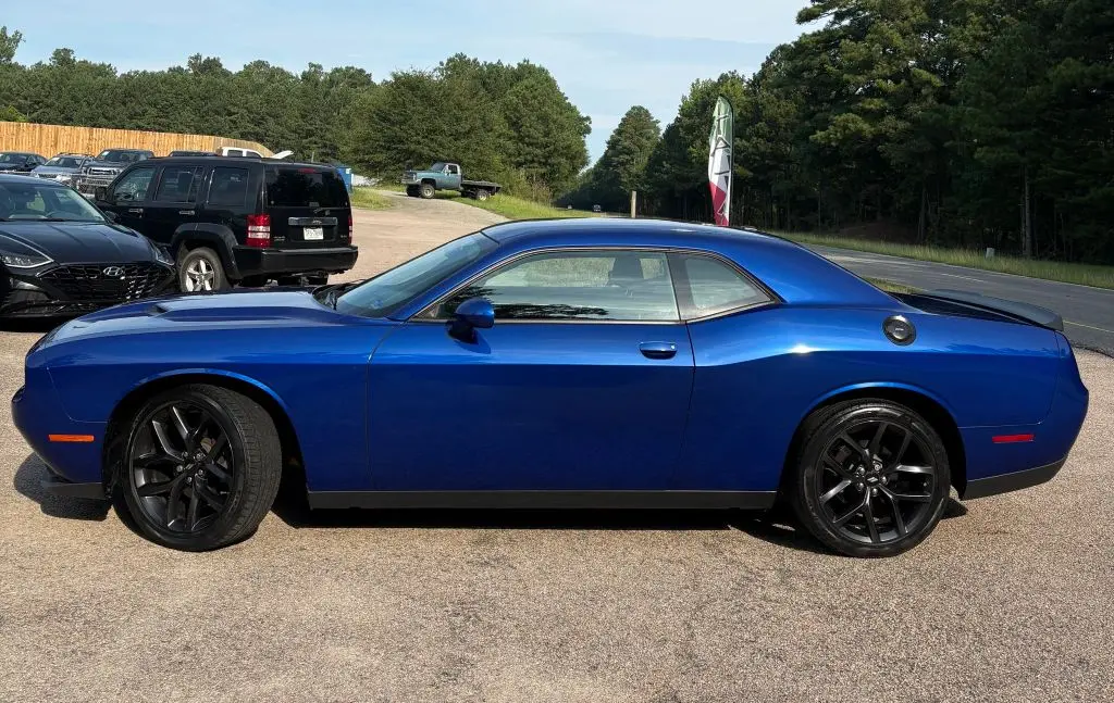 2019 Dodge Challenger SXT Auto photo 3