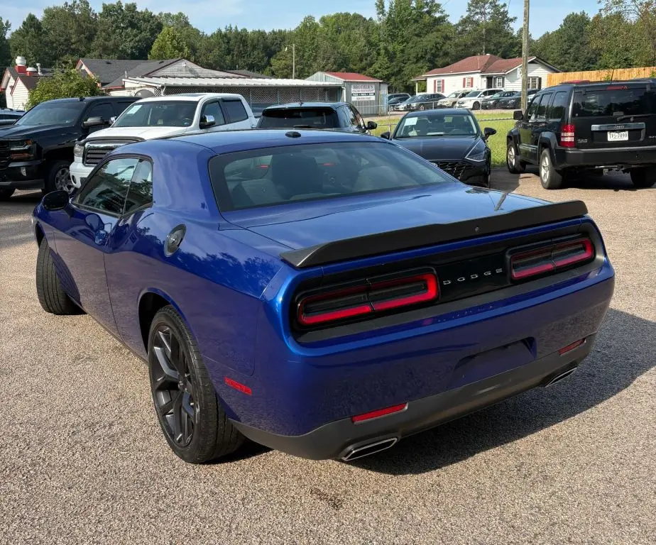 2019 Dodge Challenger SXT Auto photo 4