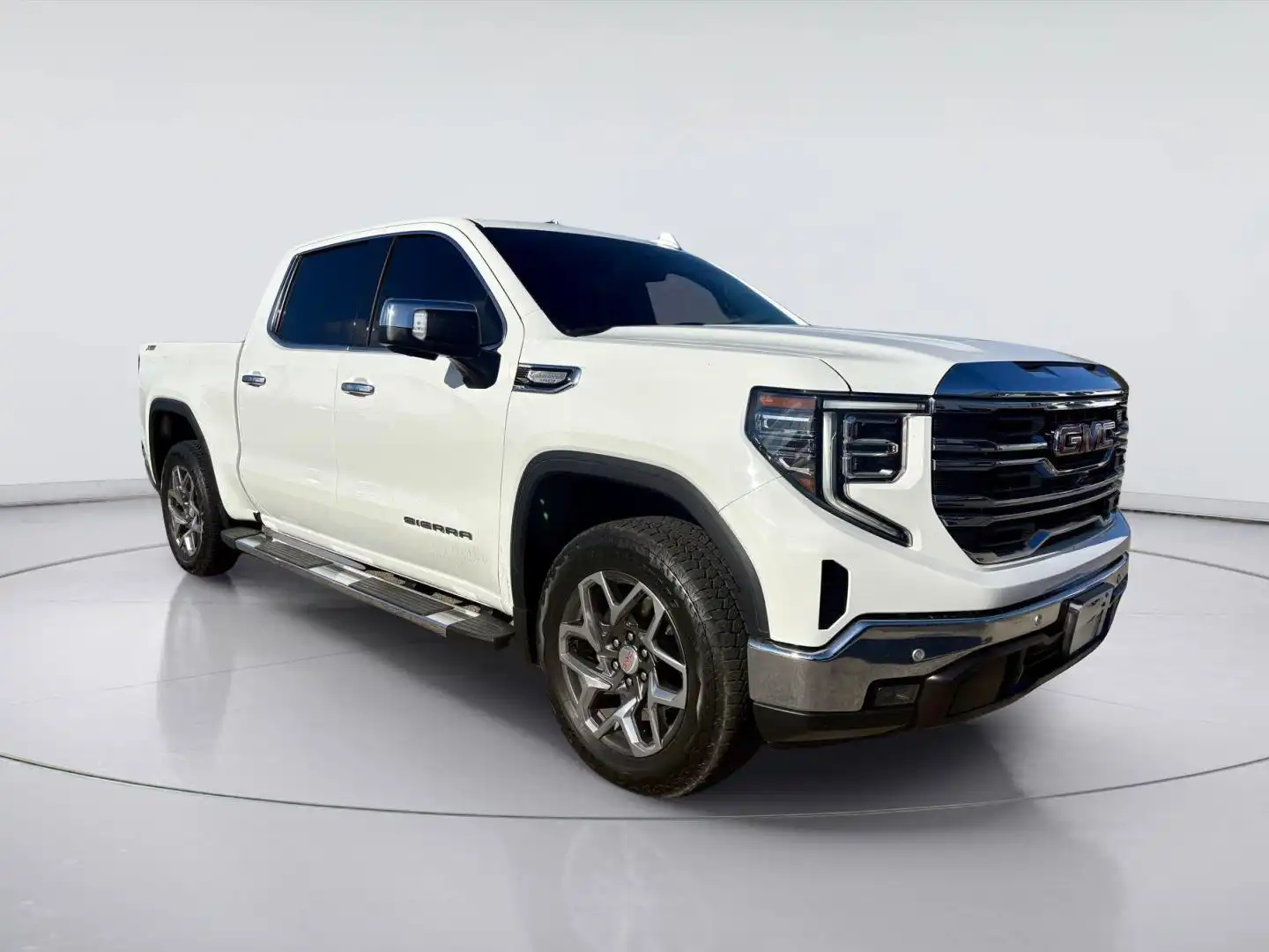 2025 GMC Sierra 4WD Crew Cab Short Box SLT's photo