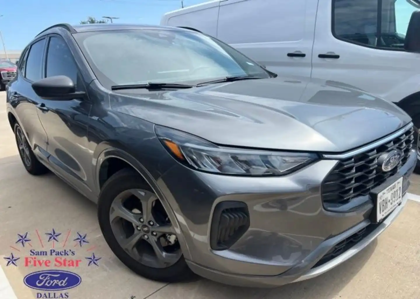 2023 Ford Escape ST-Line FWD's photo