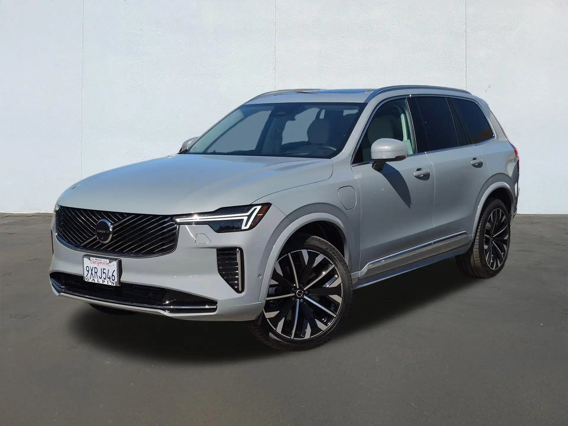 2026 Volvo XC90 T8 Recharge Ultra Bright 4WD's photo